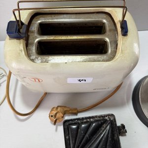 Lote de Electrodomésticos: Tostadora Cuori, Batidora Manual, Jarra Eléctrica Fantástico y Sandwichera - imagen 4
