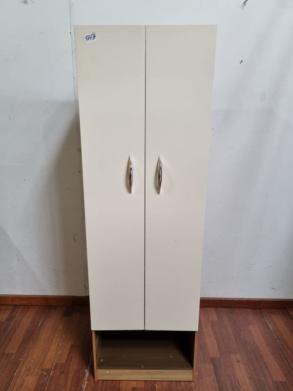 Mueble de Almacenamiento Blanco con Puertas y Estantes