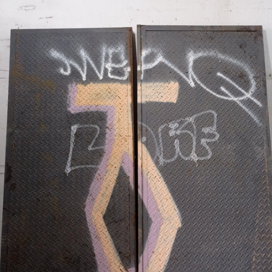 Par de hojas de portón en hierro y chapa labrada - imagen 5