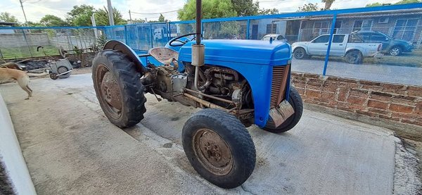 Tractores y maquinaria agrícola, partes y accesorios - imagen 9