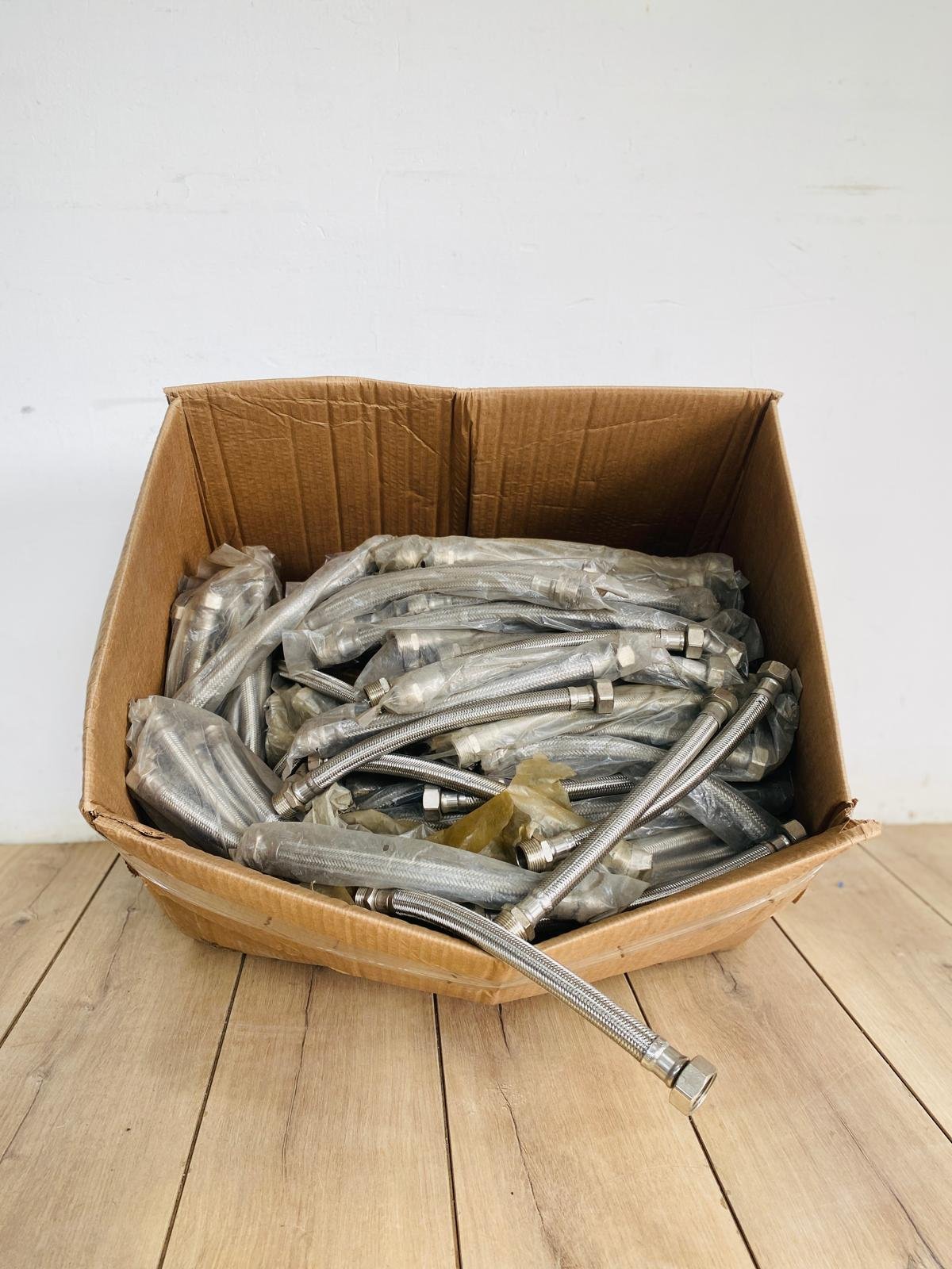 Paquetes de tubos metálicos en caja - imagen 3