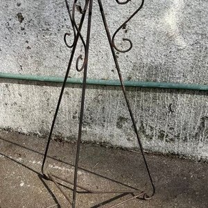Pedestal de Hierro Forjado con Detalles Ornamentales - imagen 4