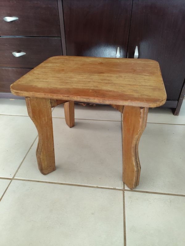 Mesa Auxiliar Chica De Madera Rústica - imagen 1