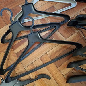Lote de Perchas Plásticas Variadas - imagen 4