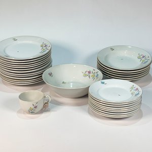 Lote siguiente: Juego de Vajilla "Olmos" Porcelana Blanca con Flores - Incompleto