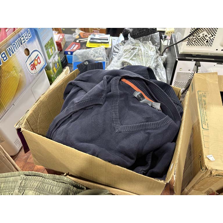 Lote siguiente: Lote de Ropa Varia en Buen Estado