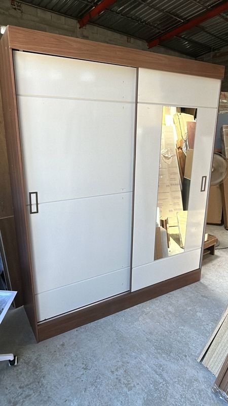 Gabinete Blanco con Espejo y Puertas Corredizas - imagen 3