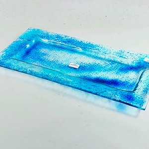 Lote siguiente: Bandeja Rectangular de Vidrio Azul Decorado