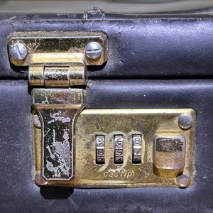 Maletín Ejecutivo Rígido Negro con Cerradura de Combinación - imagen 4