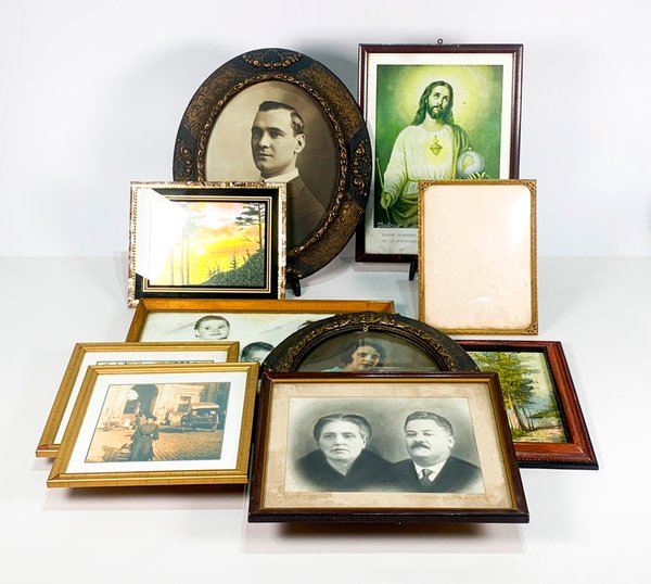Lote anterior: Colección de arte y fotos enmarcadas