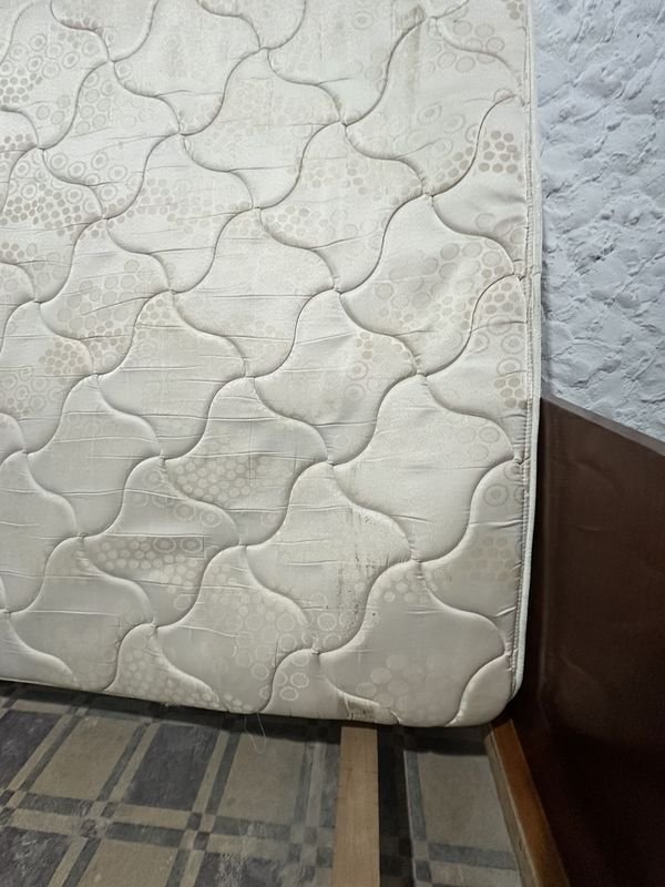 Colchón de resorte dos plazas, excelente condición - imagen 8
