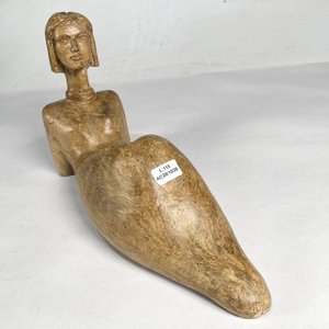 Escultura "Dama" en Yeso - Medidas 35 x 19 cm - imagen 3