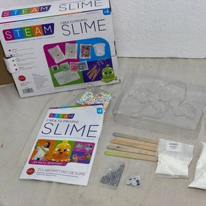 Lote de Juguetes: Peluches, Pistolas, Reproductor CD Panasonic y Más - imagen 49
