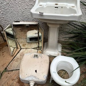 Lavatorio con Pedestal, Botiquín y Cisterna Dolmenit - imagen 2