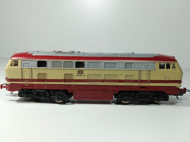 Lote anterior: Locomotora motorizada HO a escala diesel DB 218 217-8
