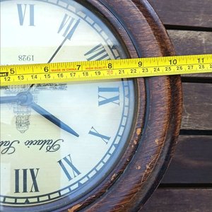 Reloj Decorativo de Pared Doble Faz con Soporte de Hierro Forjado -  Conmemorativo Palacio Salvo de Montevideo (1928)- Medidas Soporte: 41,5 cm x 49 cm / Medidas Reloj Diámetro 26 cm x Alto 41,5 cm x 49 cm cm Aprox. - imagen 14
