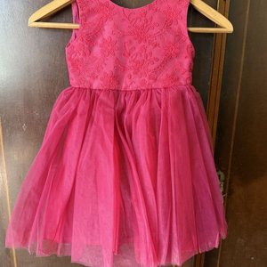 Vestido Infantil Fucsia con Bordado Floral y Tul - imagen 5