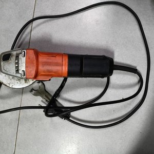 Amoladora Black+Decker 650W Usada - imagen 2