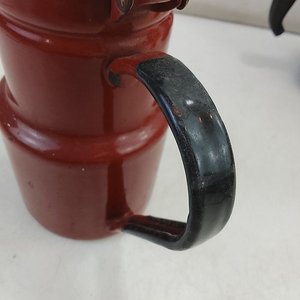 Conjunto de 2 Cafeteras Antiguas Esmaltadas: Azul con Calas y Roja - imagen 8