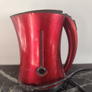Lote siguiente: Jarra Eléctrica Cuori Roja con Indicador de Nivel