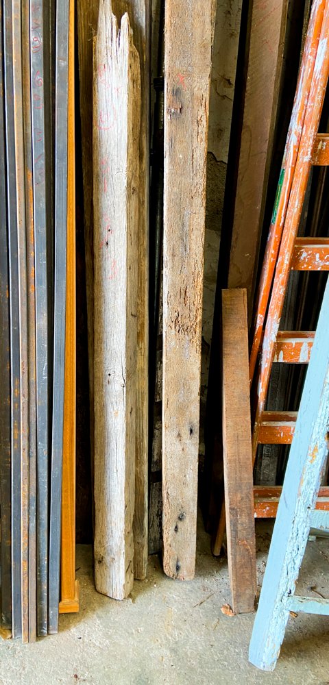 Tirantes y palos de madera con detalles - imagen 4