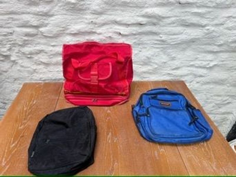 Lote siguiente: Lotes de bolsos y mochilas de excelente calidad