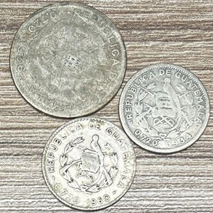 Lote anterior: Lote de 3 Monedas Antiguas de Plata de Guatemala