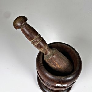 Mortero de Madera con Mazo Antiguo - imagen 3
