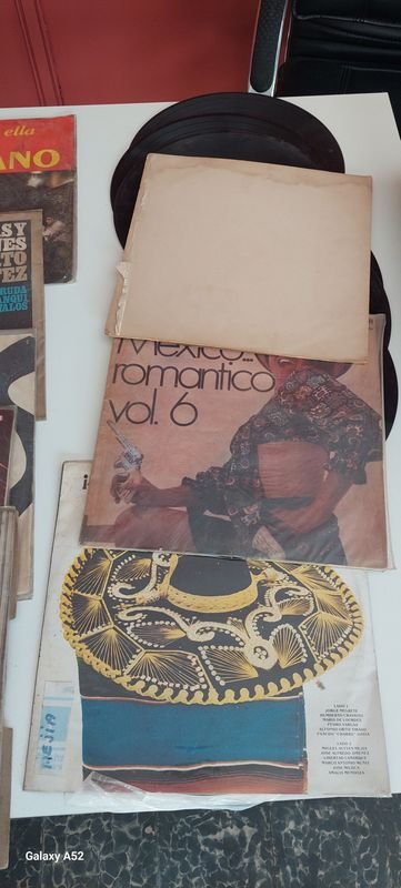 Gran lote de libros y accesorios en buen estado - imagen 7
