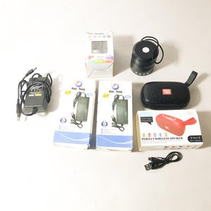 Tres Cargadores de Laptop y Dos Parlantes Portátiles T&G - imagen 1