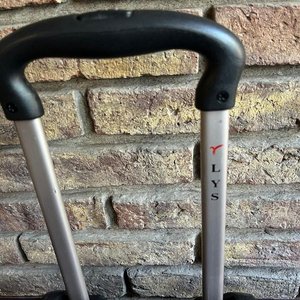 Valija Marrón Marca LYS con Ruedas y Manija Extensible - imagen 3