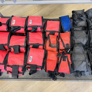 Lote siguiente: Lote de 50 Tobilleras de Entrenamiento (20x3kg, 18x2kg, 12x1kg)
