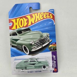 Lote anterior: Hot Wheels '47 Chevy Fleetline Latin Low Colección