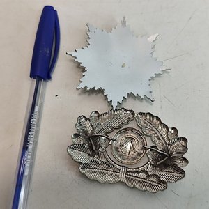 Insignias Coleccionables: Prusia (Estrella de Pecho) y Oficial RDA (Gorra) - imagen 2