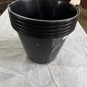 Set de 5 Baldes Negros de Plástico con Asa Metálica - imagen 2