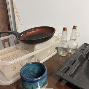 Lote de Utensilios de Cocina: Sartén, Botellas de Vidrio y Más - imagen 3