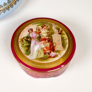 Dos Cofres de Porcelana Francesa Limoges y Checa con Decoración Floral y Damas - imagen 3