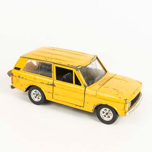 Lote siguiente: Camioneta Ranger Rover escala 1/24 colección Burago. con detalles 