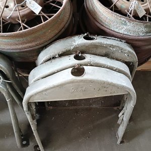 Lote anterior: Parrilla y Ruedas Ford T Antiguas
