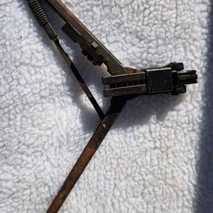 Pinza de Metal para Herramientas - imagen 3