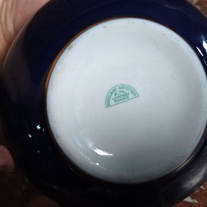 Alhajero de Porcelana Francesa Limoges con Escena Mitológica y Bordes Dorados - imagen 3