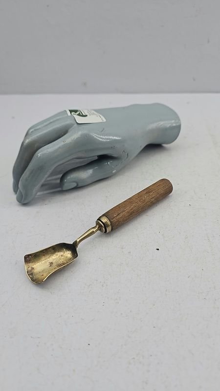 Cuchara Antigua de Bronce con Mango de Madera