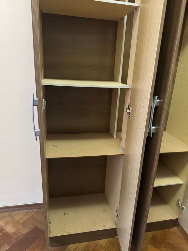 Ropero moderno de 4 puertas en buen estado - imagen 4