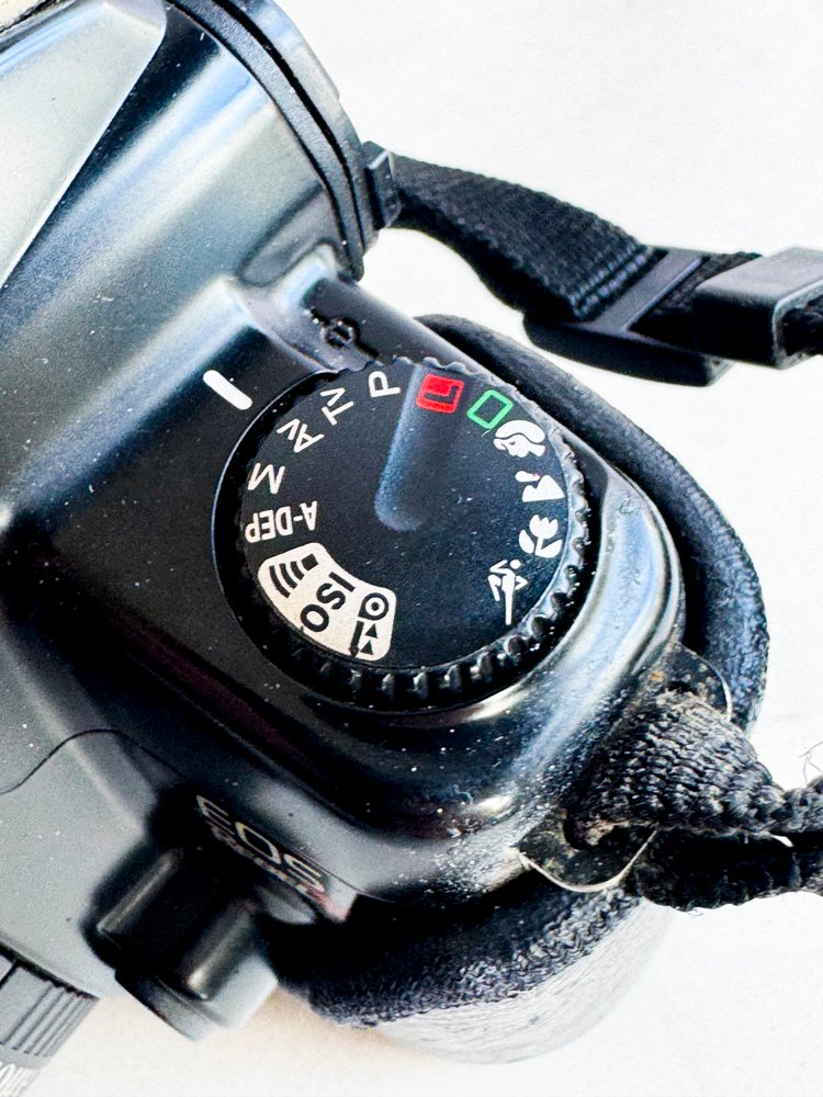 Venta de Máquina de Fotos CANON con Estuche y Lámpara de Emergencia - imagen 5