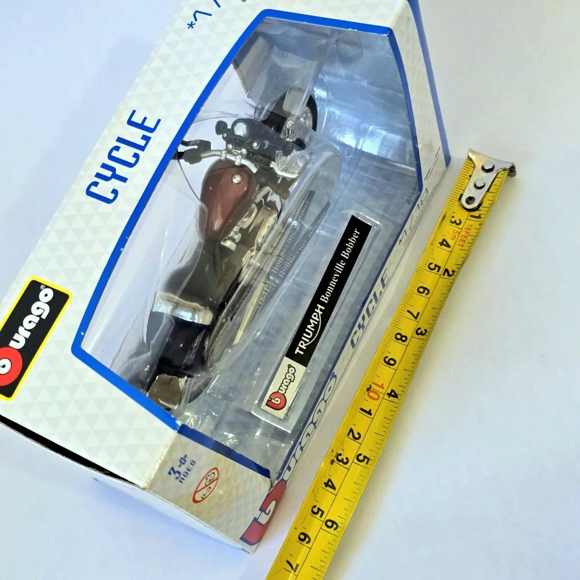 Modelo de Motocicleta Triumph Bonneville Bobber 1:18 de Burago - imagen 4