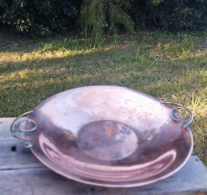 Bandeja de Cobre Pulido con Asas Decorativas