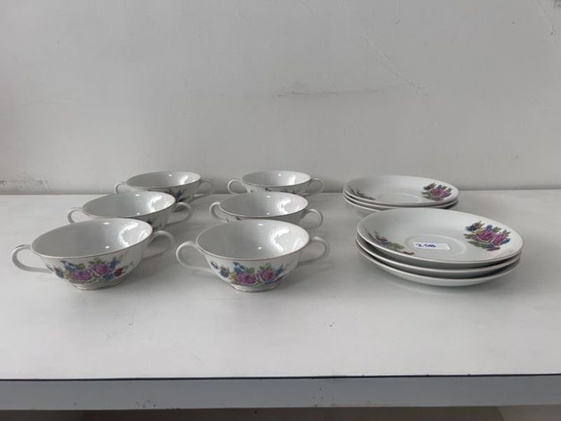 Lote siguiente: Colección de Porcelana con Diseños Florales
