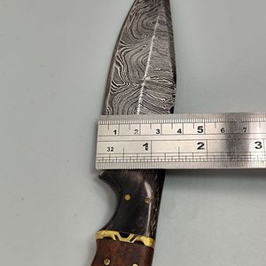 Cuchillo con Hoja Estilo Damasco y Empuñadura de Madera y Bronce con Vaina - imagen 15