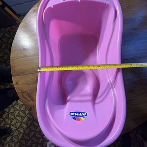 Set de Baño Infantil: Tina Rosada, Soporte Antideslizante y Reductor Fucsia - imagen 7