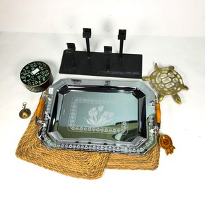 Lote siguiente: Bandeja de Metal con Decoración Floral, Tortuga de Bronce y Alhajero Vintage